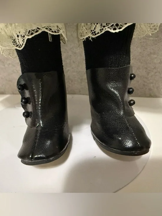 16โ Anne of Green Gables porcelain doll - Picture 9 of 10